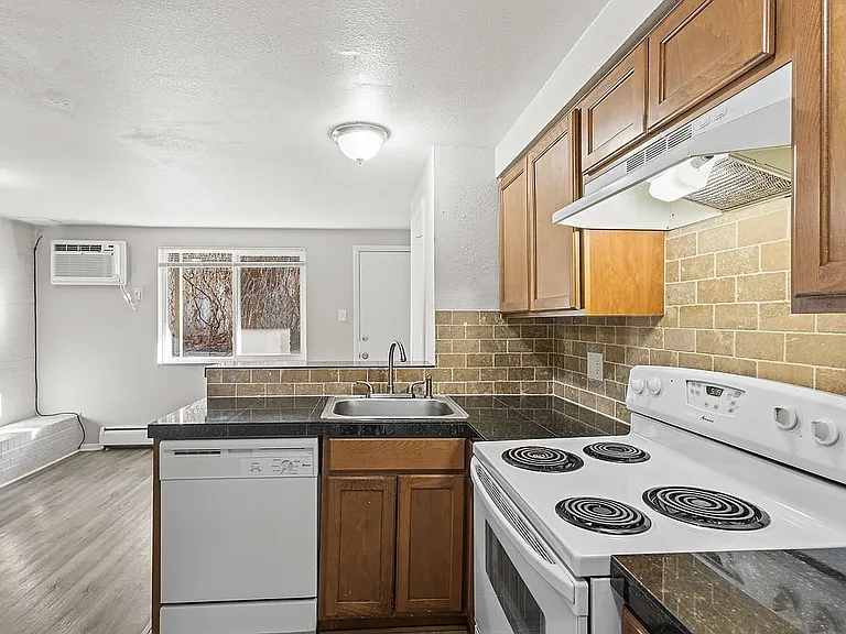 1245 Corona Street — Photo 15