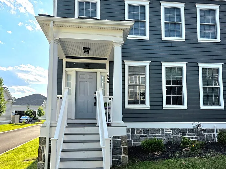 1538 Schwinn St — Photo 1