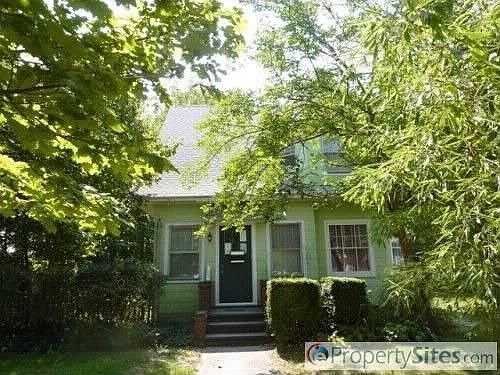 2nd image of 120 Sterling Pl