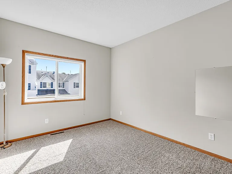 6834 Meadow Grass Ln S — Photo 15