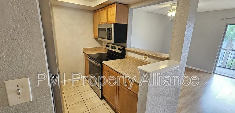 302 Lewfield Cir — Photo 5
