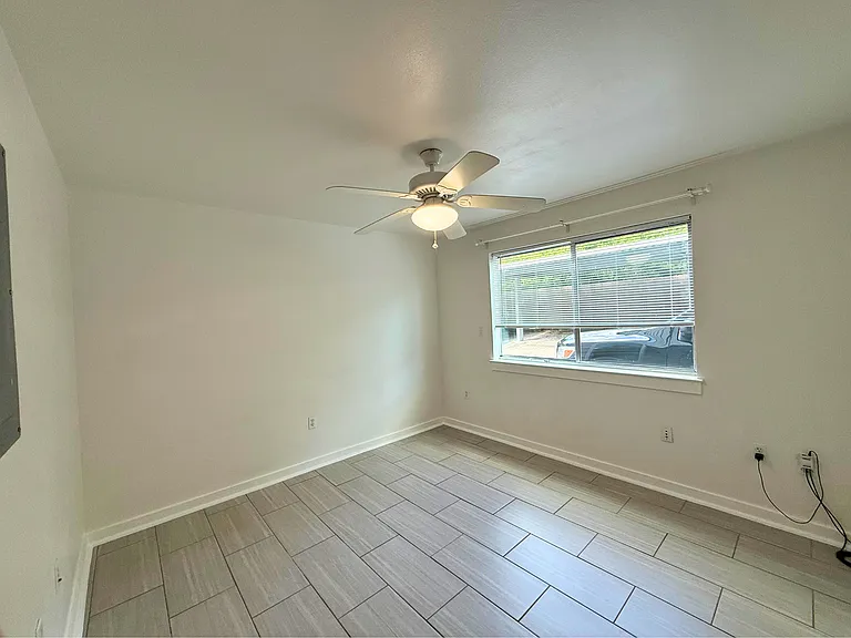 2200 Dickson Dr #123 — Photo 7