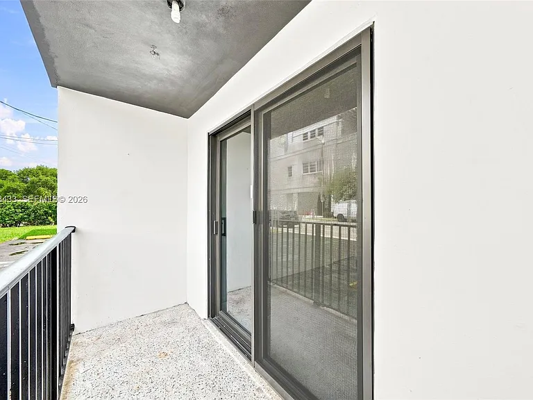 634 SW 7th Ct #5 — Photo 15
