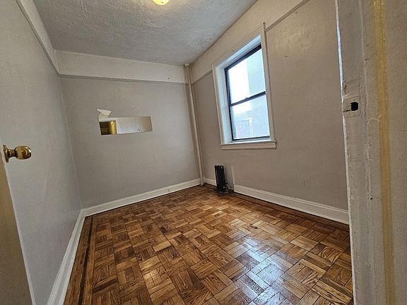 3rd image of 350 Empire Blvd APT 2E