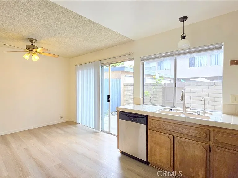 831 Windwood Dr — Photo 4