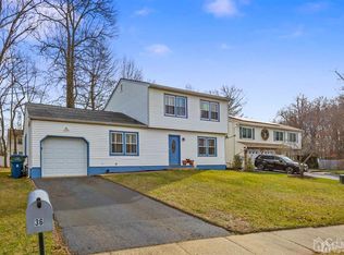 36 W Netherwood Cir, Edison, NJ 08820