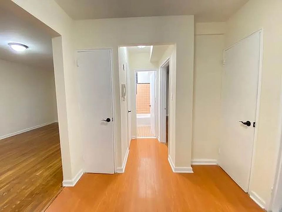 1st image of 140-55 Burden Cres #3333