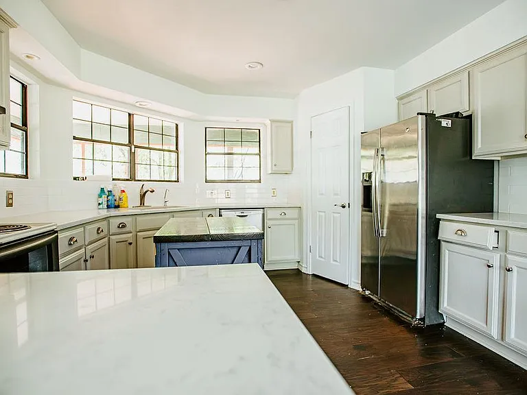 204 E Lakeshore Dr — Photo 9
