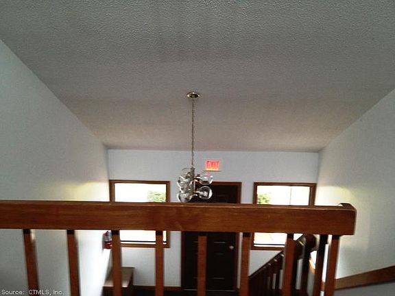 3rd image of 1105 Twin Circle Dr