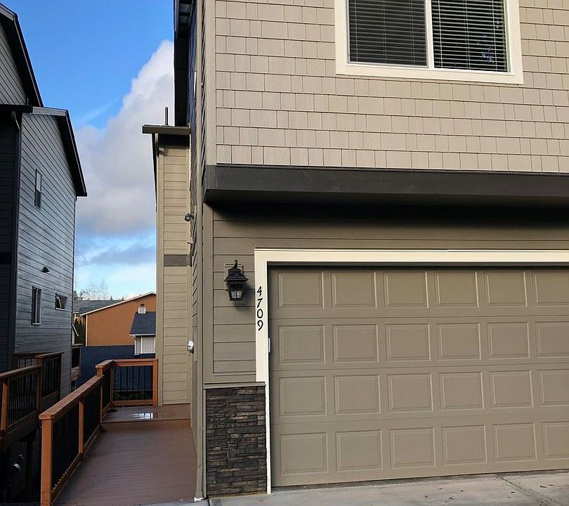 1st image of 4709 NE Pacific Ave