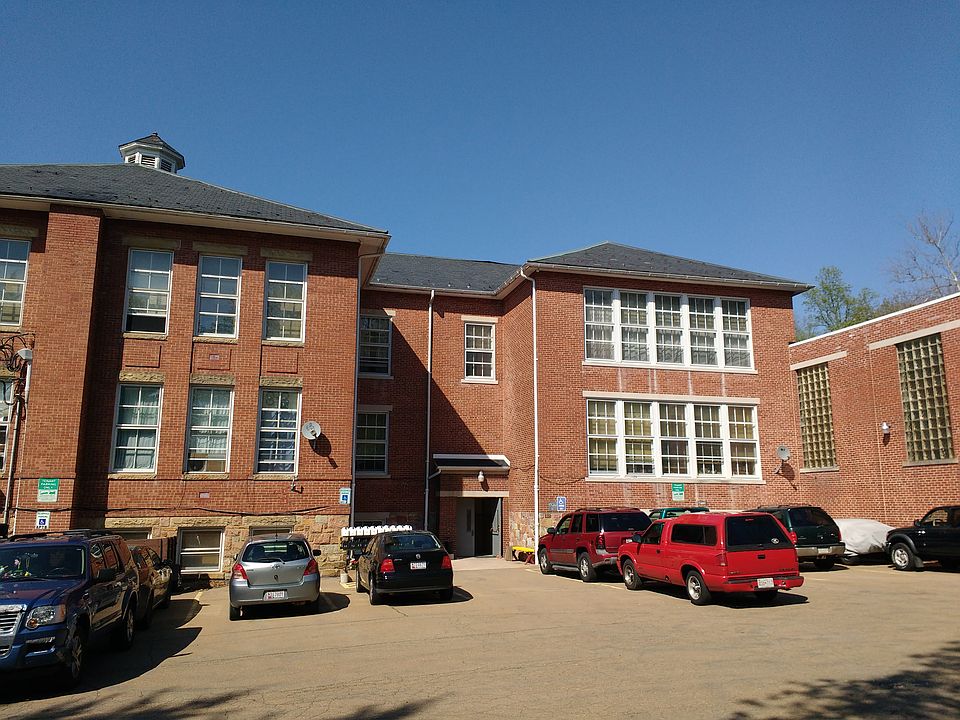 1st image of 1557 Main St APT 4