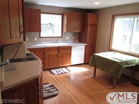 3rd image of 268 Mae Rose Ave