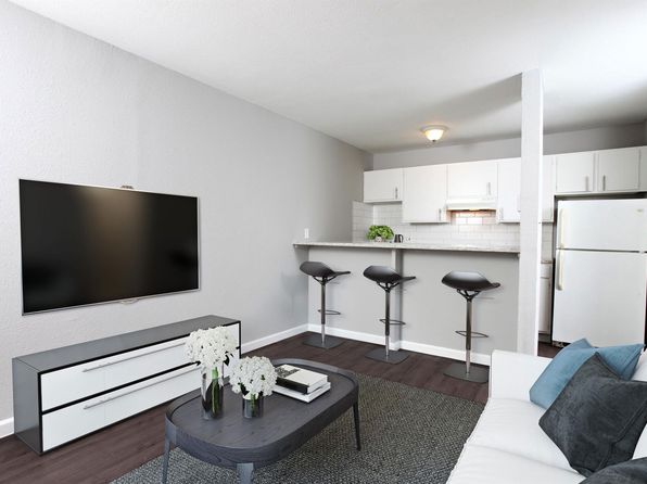 1226 S Longfellow St #105