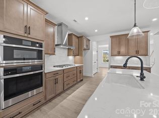 124 Canary Ln, Mooresville, NC 28115