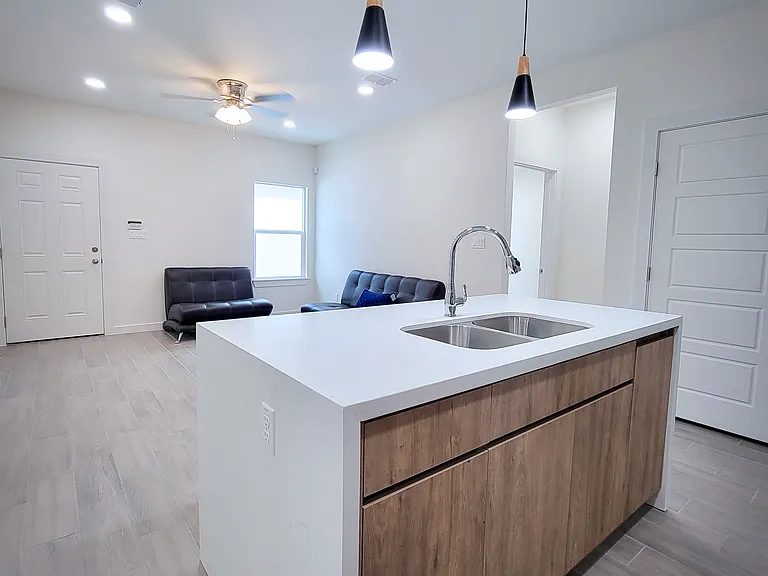 1404 W Platinum Dr #4 — Photo 5