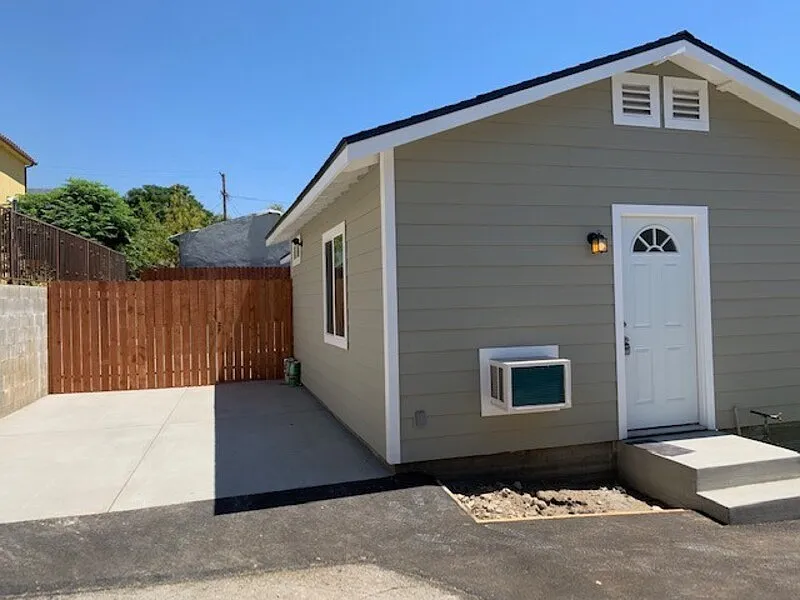 1 bed, 1.0 bath, 1000 sqft, $1,950 — Photo 1