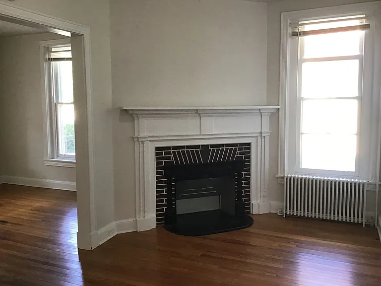 8 W High St — Photo 4