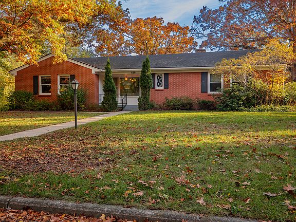 2nd image of 610 Birchwood Ct SE