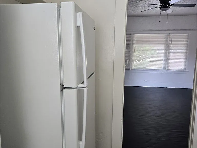 942 E 2nd St #15 — Photo 8