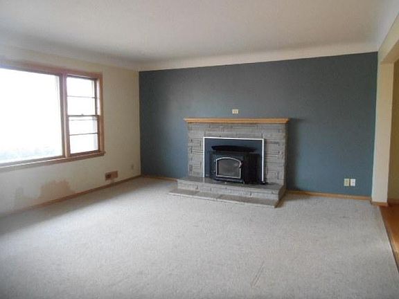 2nd image of 180 Stanley St E