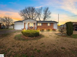 111 McDowell Dr, Boiling Springs, SC 29316