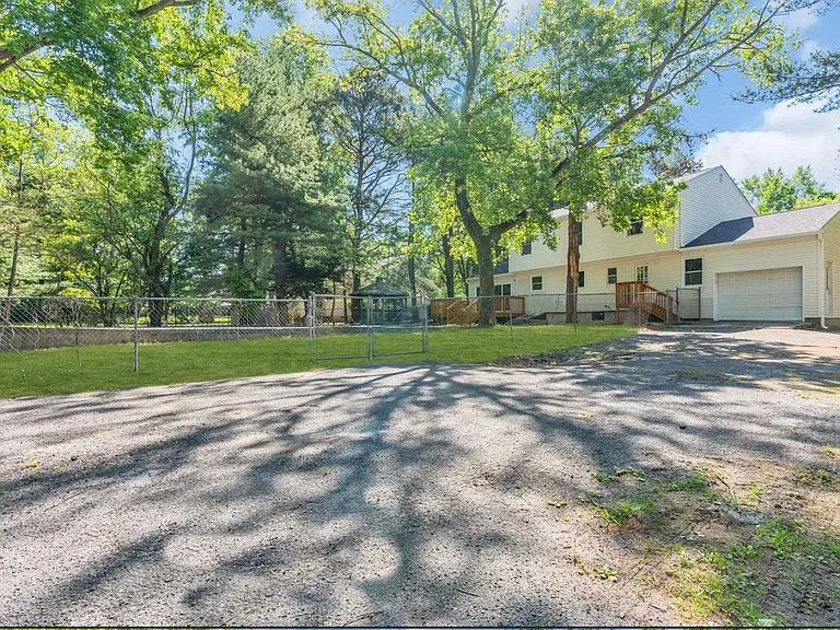 633 Eltone Rd — Photo 59