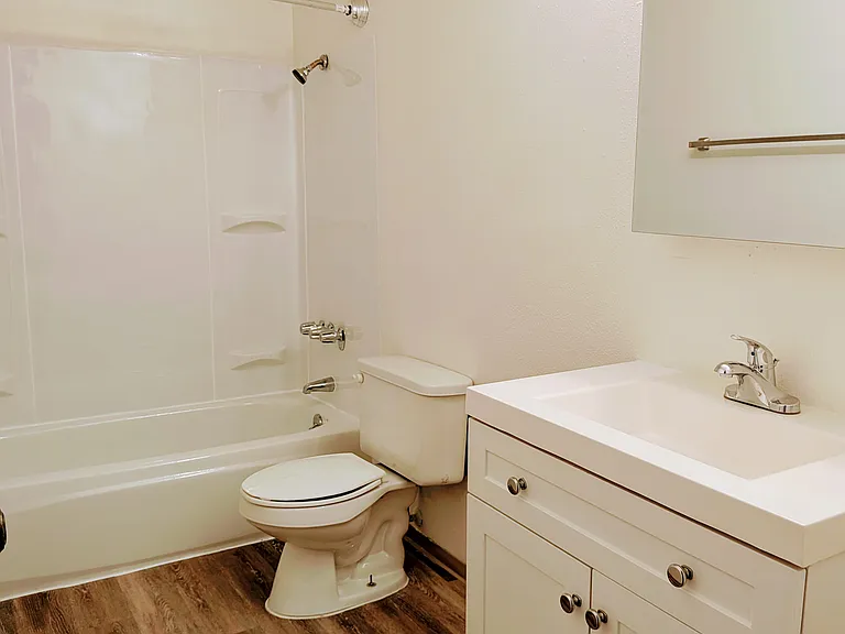 209 1st Ave N #3 — Photo 7
