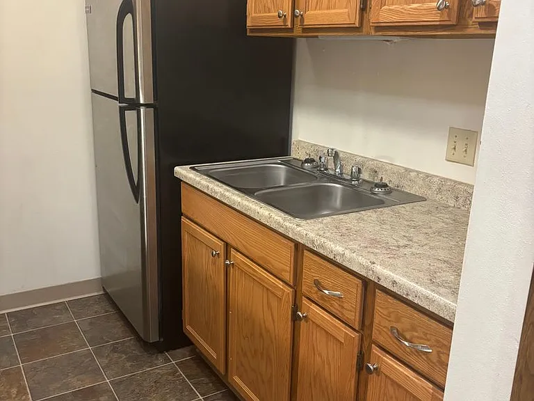 719 W Thorne St — Photo 5