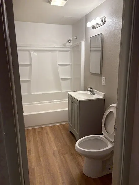 3 bed, 1300 sqft, $2,200 — Photo 3