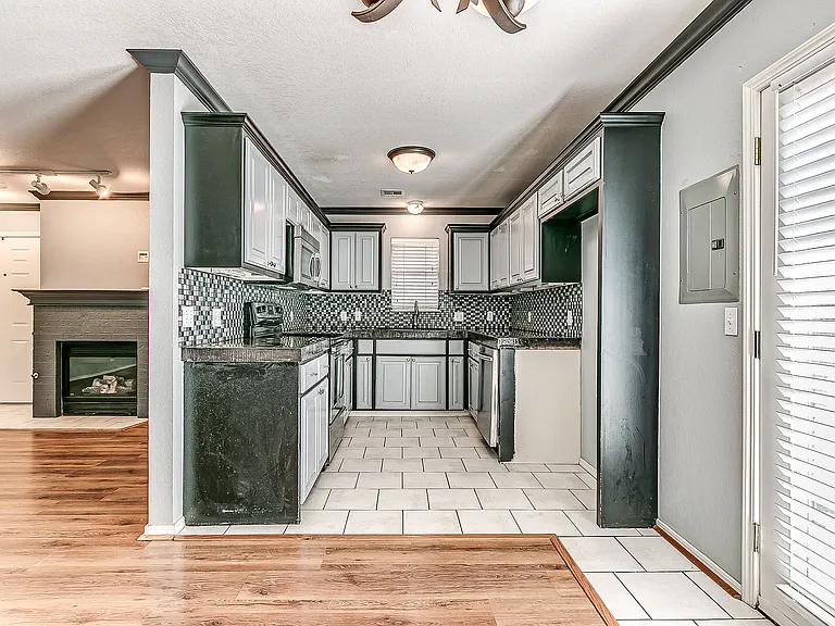 323 Potomac Dr — Photo 16
