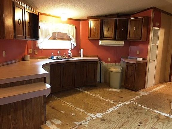 3rd image of 221 Cypress St