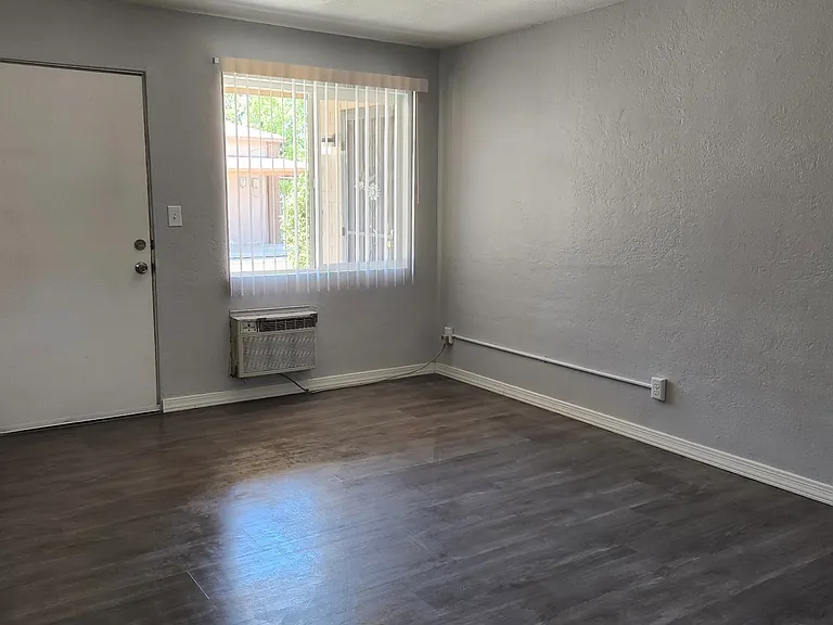 2645 W Morten Ave #2 — Photo 3