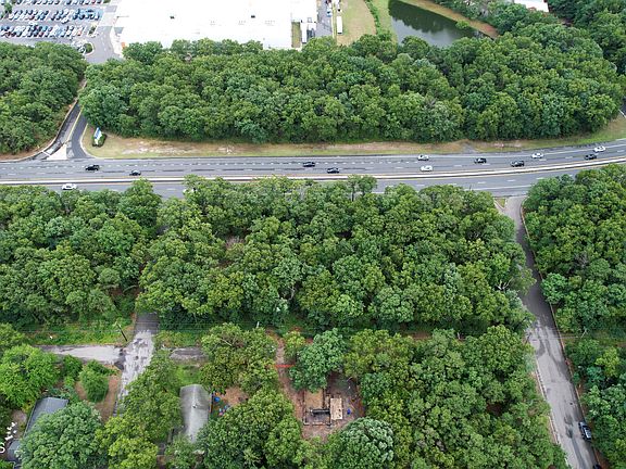 4th image of 982 Falkenberg Road