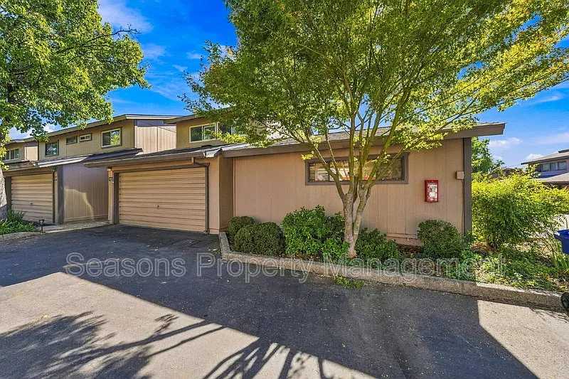 2 bed, 2.5 bath, 1600 sqft, $2,395 — Photo 2