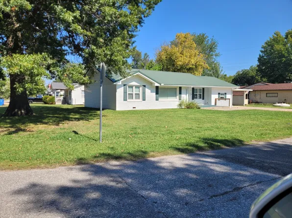 320 Circle Dr NW, Miami, OK 74354