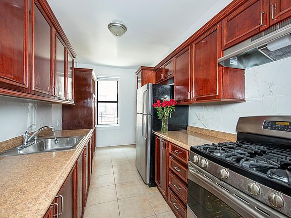 3rd image of 2440 Amsterdam Ave APT 3J