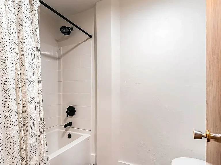303 N 10th Ave — Photo 9