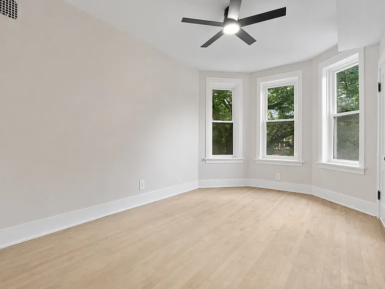 1079 N Paulina St #3 — Photo 2