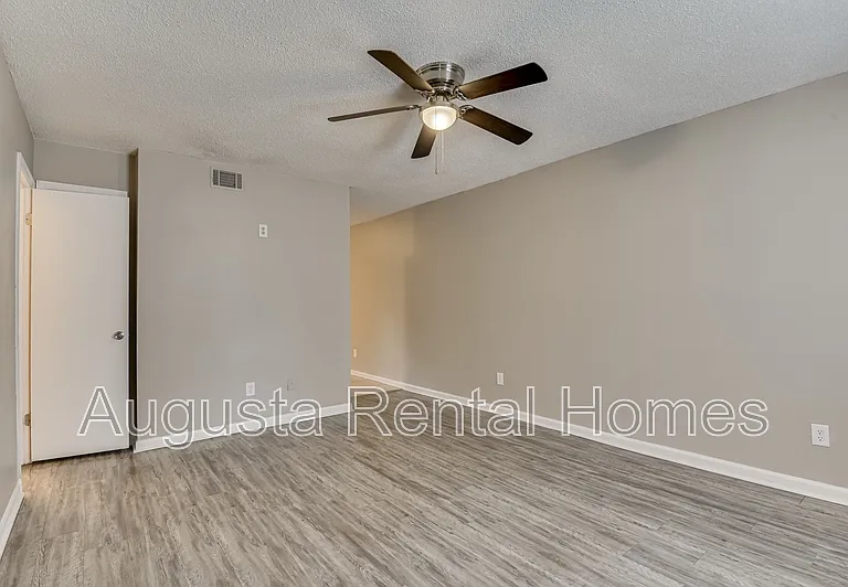 160 Chalet North Ct — Photo 25