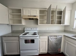 425 SW Thomas St APT B, Burleson, TX 76028