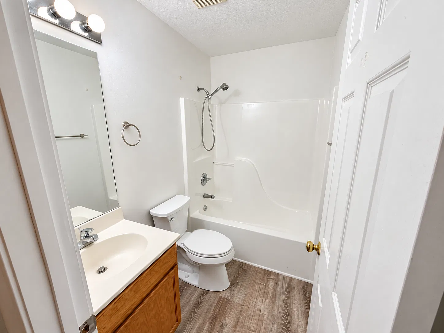 2 bed, 1000 sqft, $1,650 — Photo 4