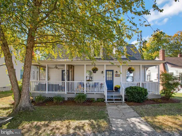 215 Lakeview Ave, Edgewater, MD 21037