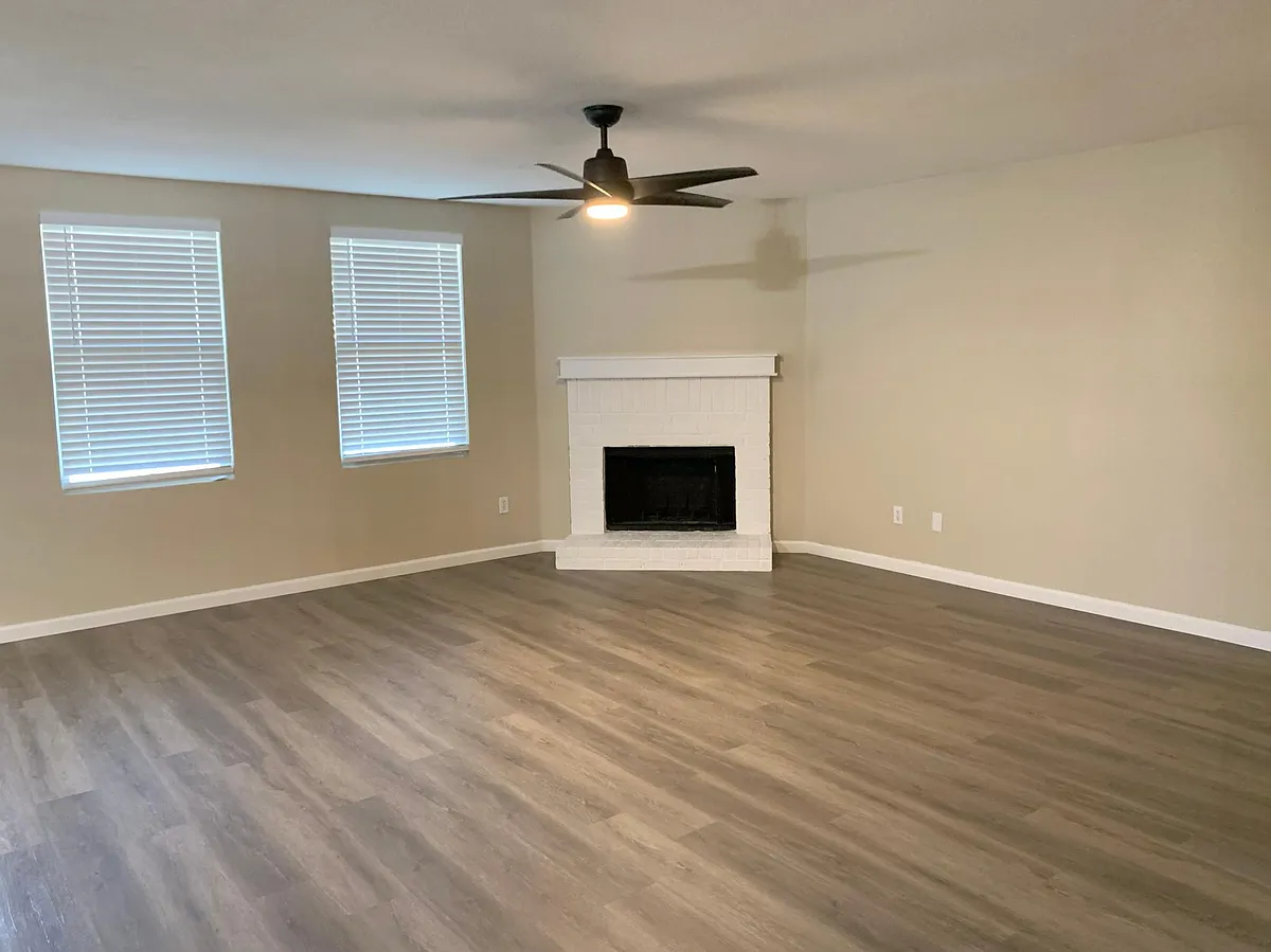 Living Room - 3014 Lake Terrace Dr