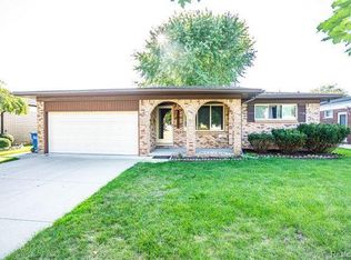 32711 Rugby Dr, Warren, MI 48088