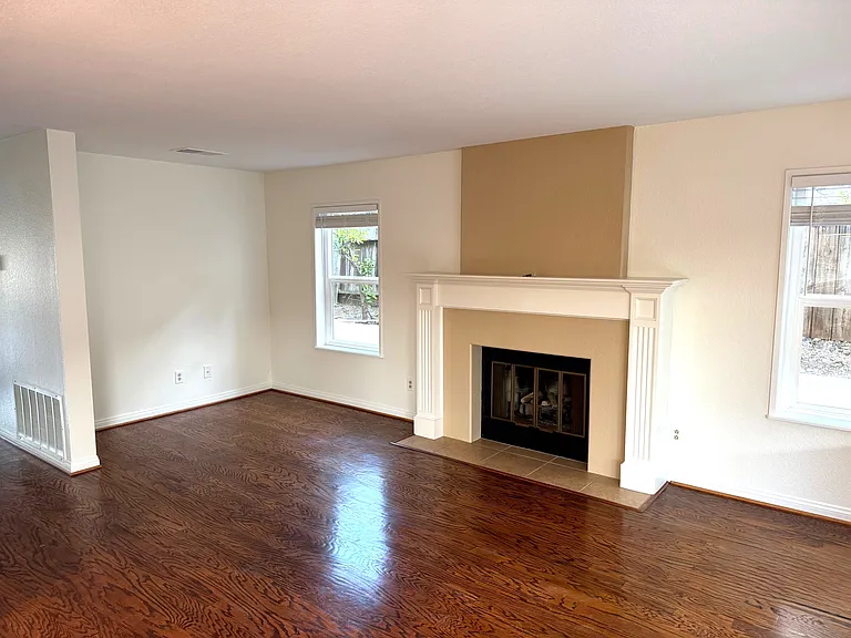 720 Avenida Amigo — Photo 3