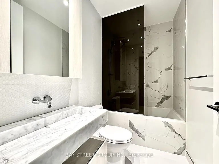 11 Yorkville Ave #6006 — Photo 3