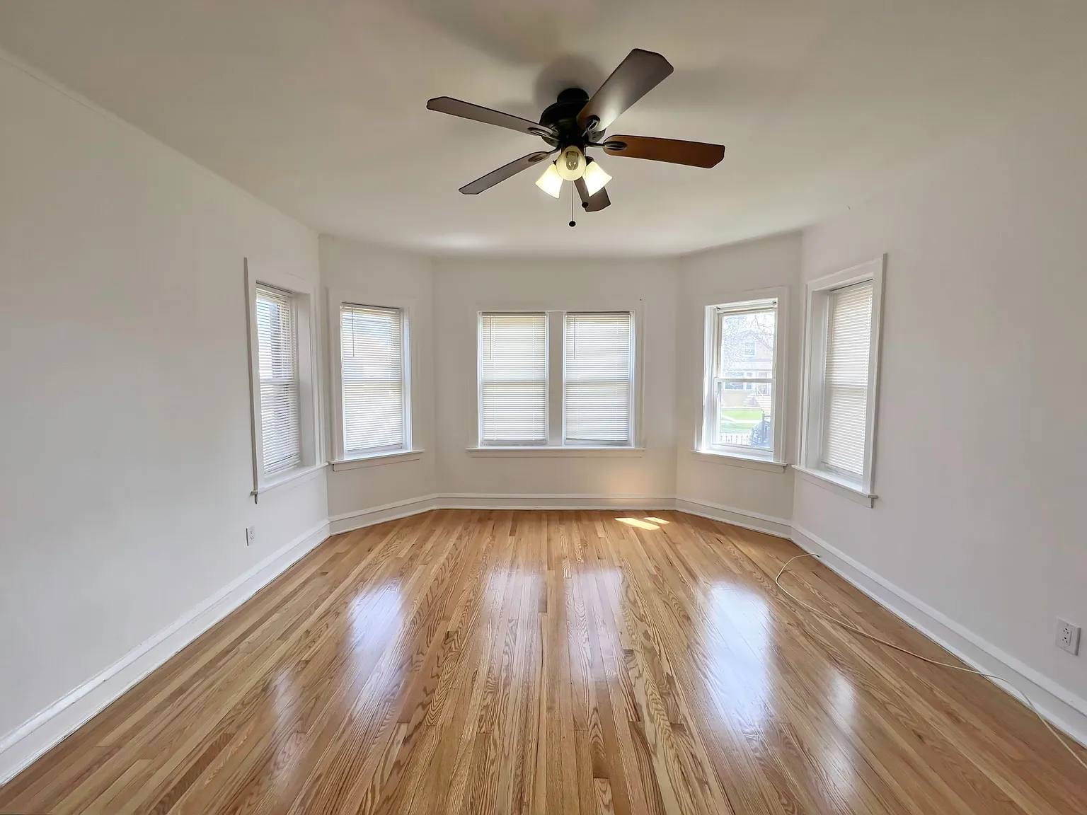 7332 S Artesian Ave — Photo 2