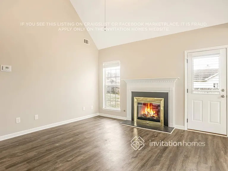 1009 Meadow Glen Cir — Photo 4