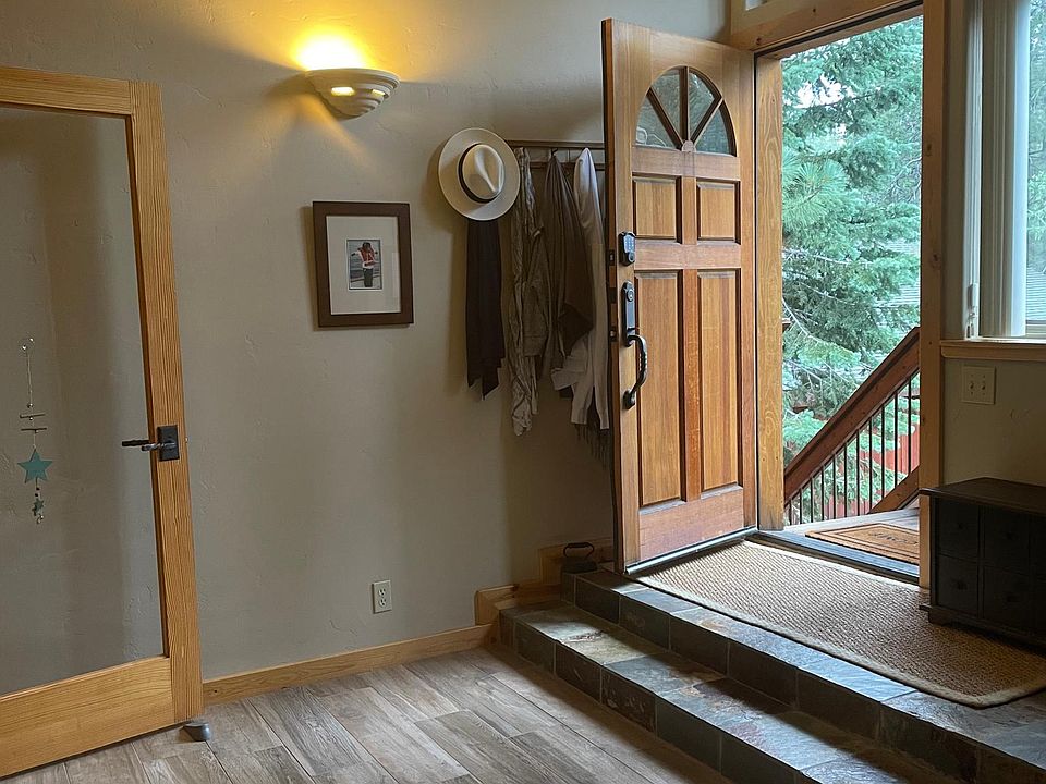 Large mudroom and heat seal. Doubles as a yoga space with heated flooring and full set of yoga props.