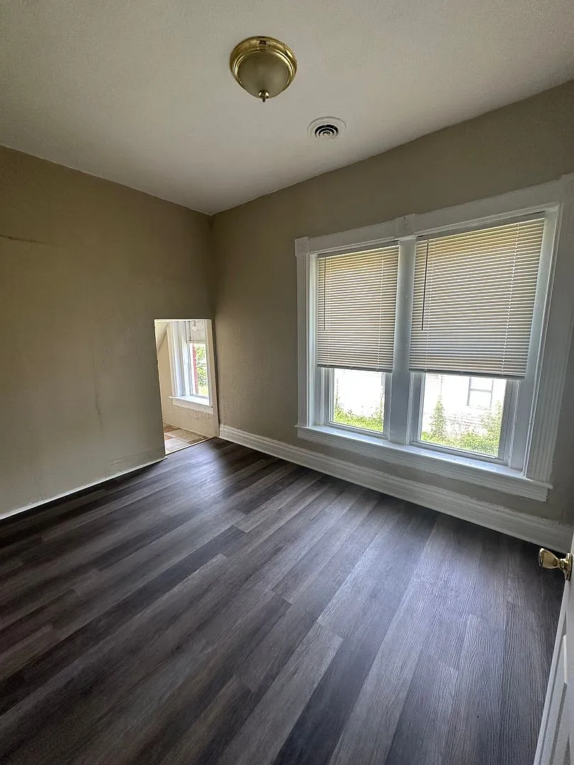 814 Elmwood Ave — Photo 4